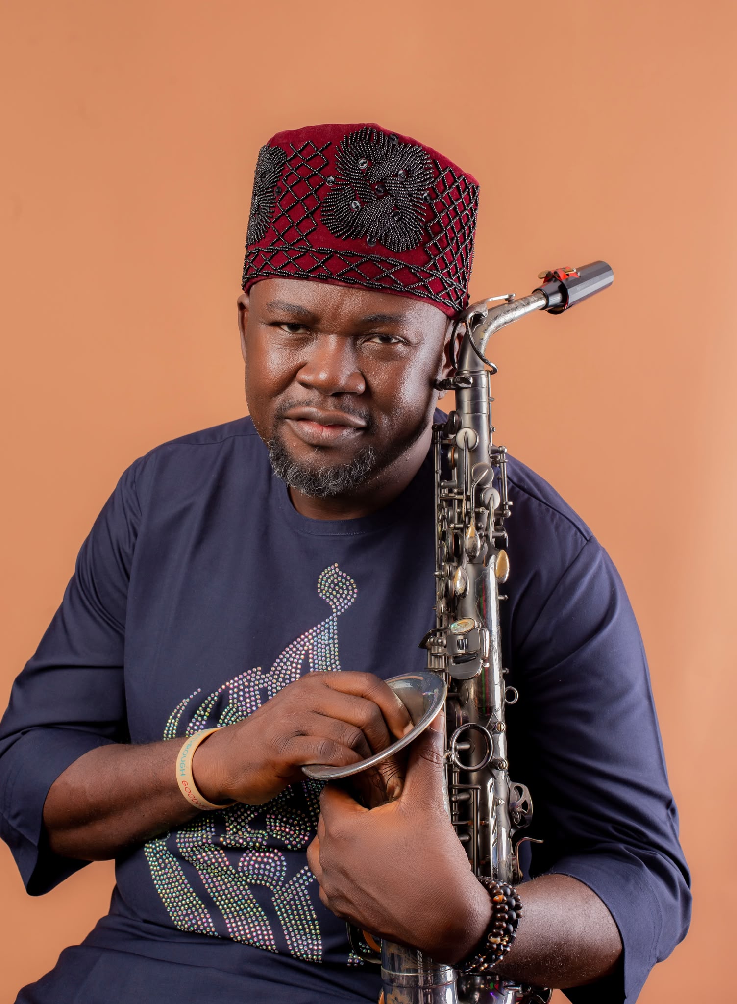 Aseda Oga Ogo album cover pose with saxophone